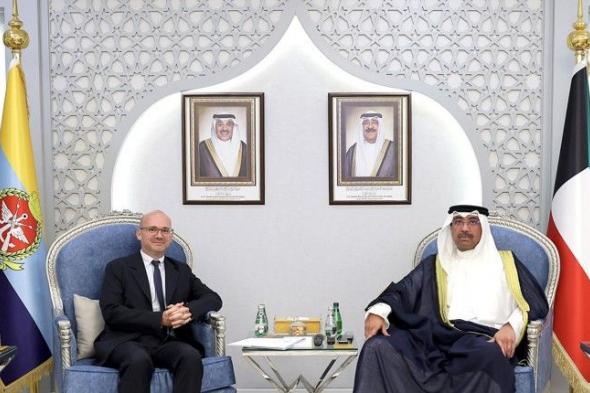 وزير الدفاع بحث مع السفير الفرنسي سبل تعزيز التعاون العسكري