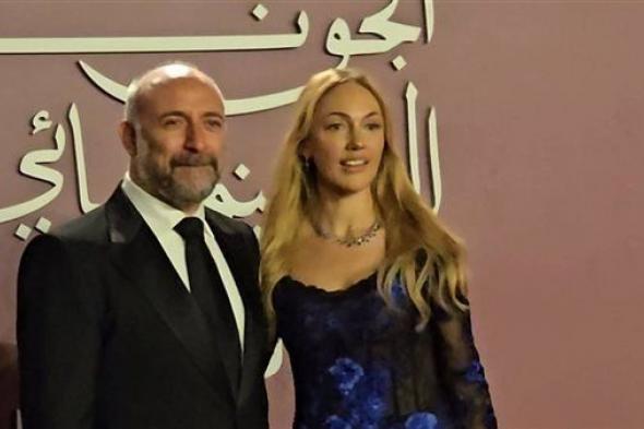 شاهد .. نجما «حريم السلطان» يخطفان الأنظار في مصر