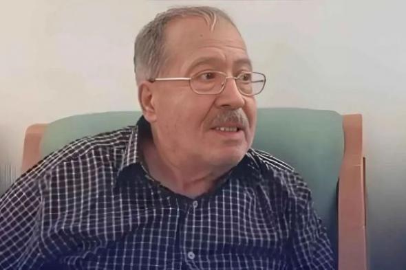 شاهد .. بعد إصابته بجلطة في المخ.. أشرف زكي يكشف تفاصيل إقامة سامي عبد الحليم بدار رعاية الفنانين